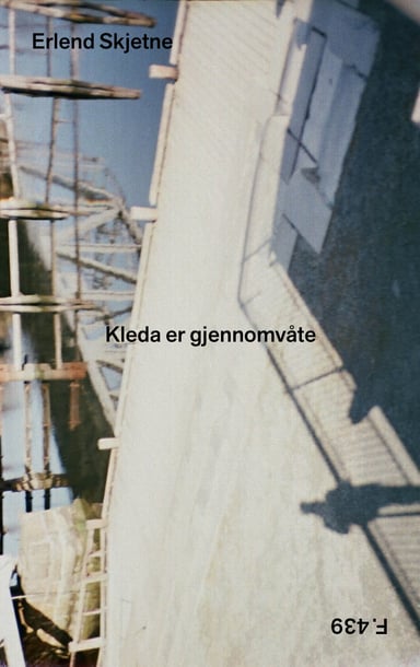 Omslag av "Kleda er gjennomvåte"